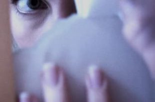 A Garota Misteriosa Torrent (2020) WEB-DL 1080p Dublado